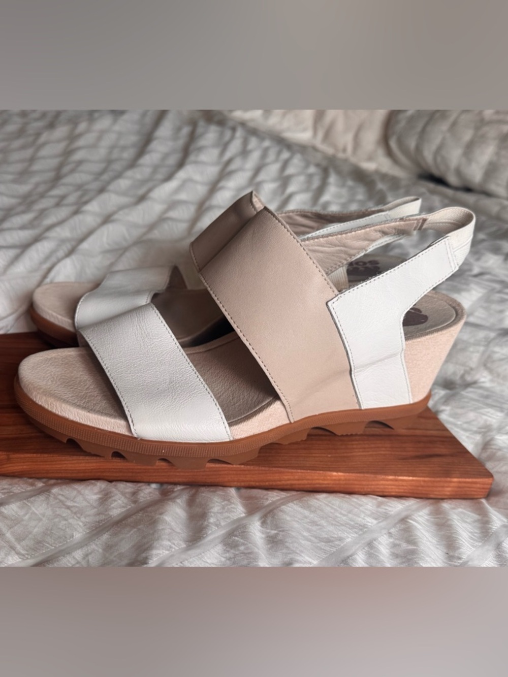 Sorel Joanie Women’s Wedge Sandal White And Tan 10.5 Resort Travel Comfort